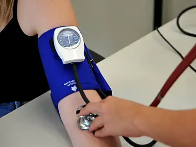 Médicos alertam para riscos de prescrição de testosterona para mulher