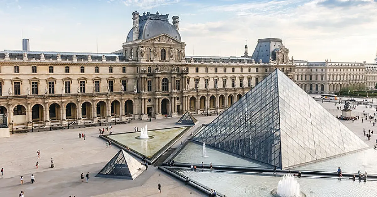 Museu do Louvre reabre depois de ataque contra militares