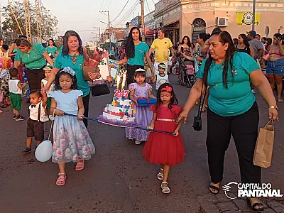 Desfile dos 247 anos de Ladário leva grande público para Avenida 14 de Março