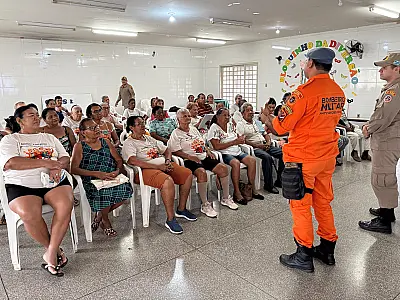 Ação alerta idosos sobre riscos domésticos e como evitar acidentes