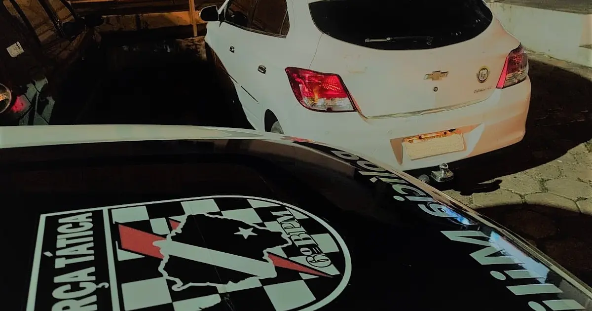 Motorista de aplicativo é sequestrada e tem carro roubado; dois dos assaltantes foram presos