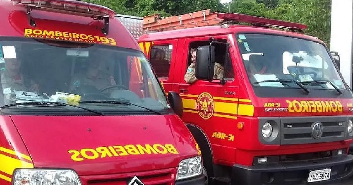 Bombeiros socorrem dois acidentes de trânsito