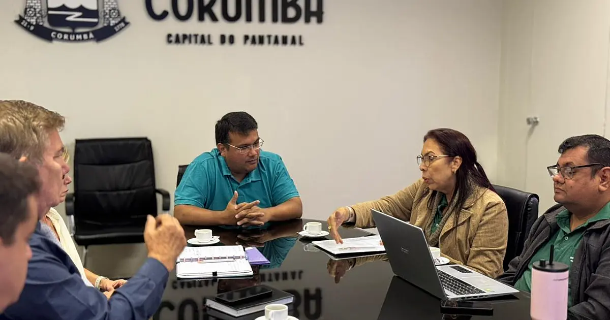 Prefeito e SIMTED alinham novas medidas para fortalecer educação em Corumbá