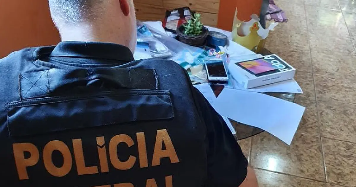 Homem é conduzido a PF por comercialização de notas falsas