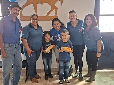 Ação solidária arrecada caixas de bombom para famílias atípicas de Corumbá