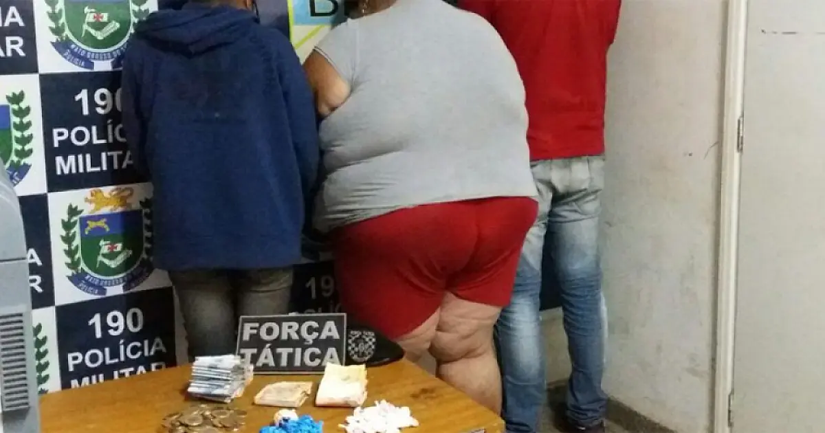 Duas mulheres são presas em bar do centro por tráfico de drogas