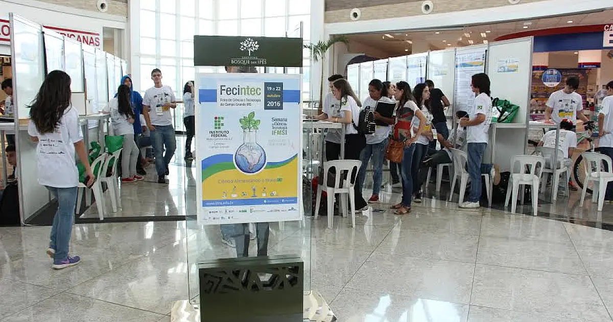 Alunos das redes pública e privada apresentam pesquisas em feiras do IFMS