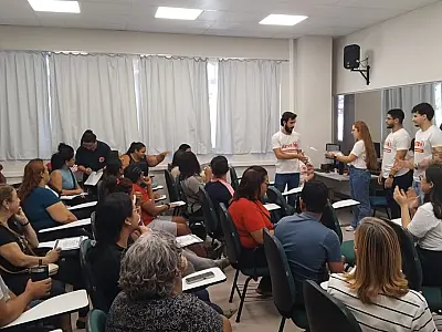 Aulão gratuito de Redação prepara estudantes de Corumbá para o ENEM 2025