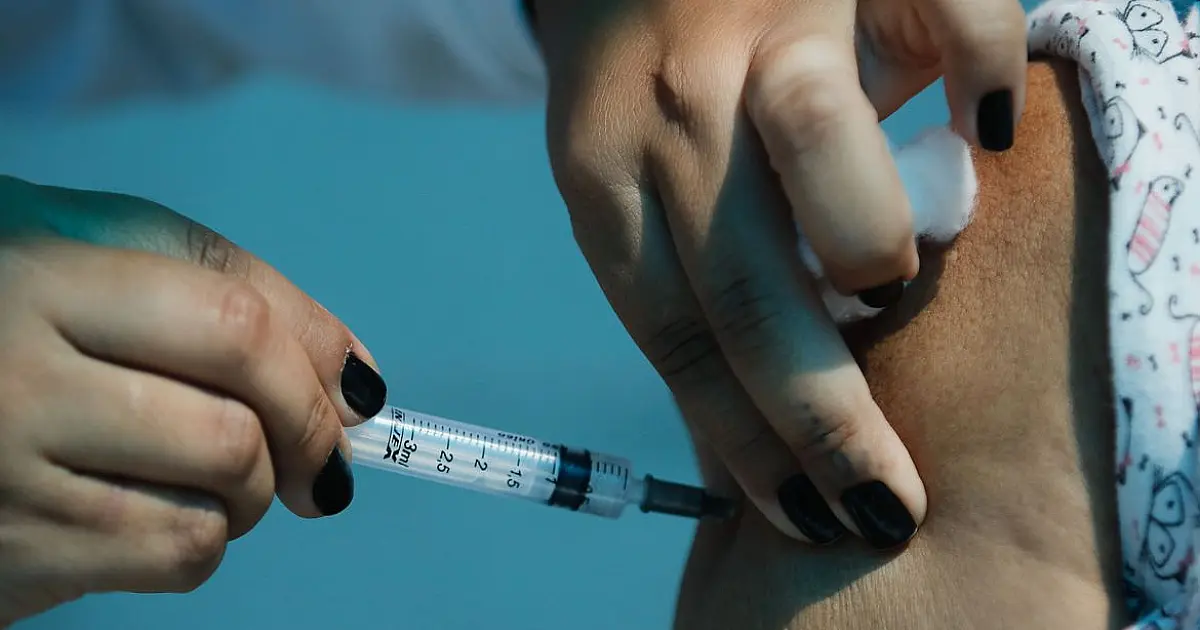Estados e municípios criam páginas com dados diários da vacinação