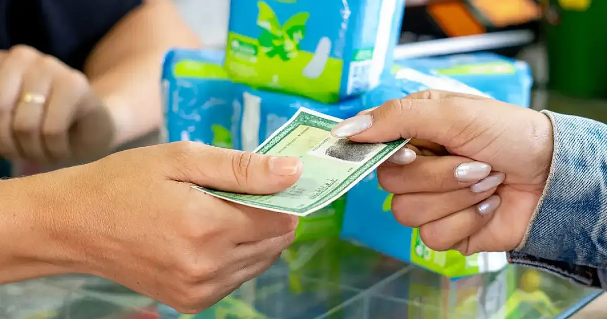 Beneficiárias recebem mensagens sobre retirada de absorventes no SUS