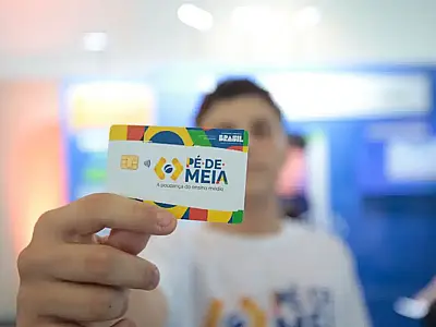 Pé-de-Meia será pago ainda neste mês, diz ministro da Educação