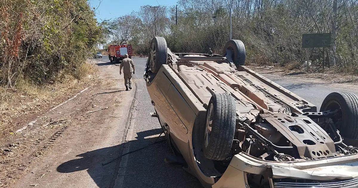 Condutor fica ferido após capotamento na Rodovia de acesso à Bolívia