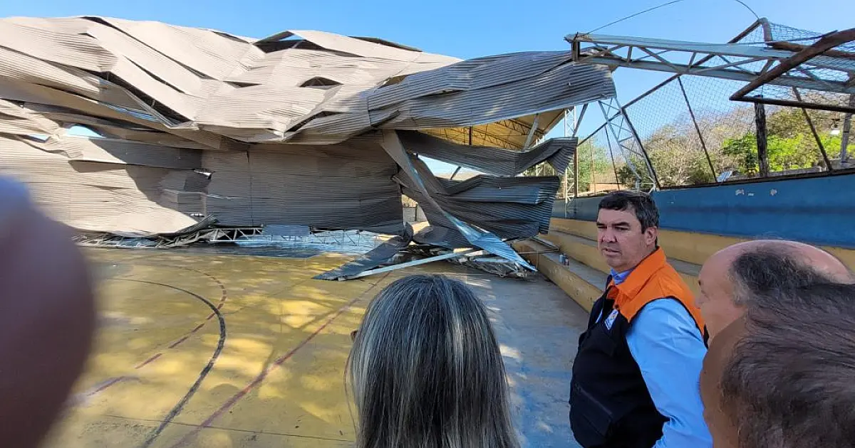 Hanna Santana cobra solução para quadra de escola destruída há mais de um ano