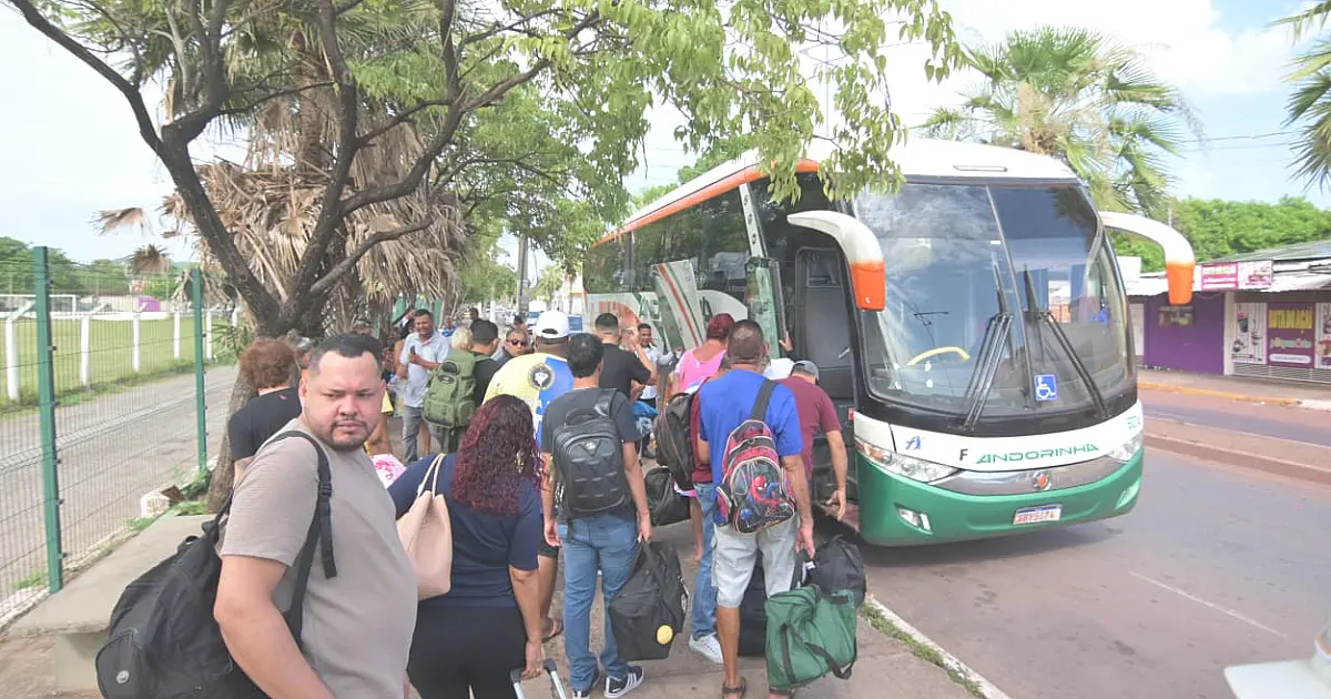 Carnavalescos de Corumbá embarcam com a Andorinha para compras em São Paulo