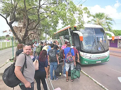 Carnavalescos de Corumbá embarcam com a Andorinha para compras em São Paulo