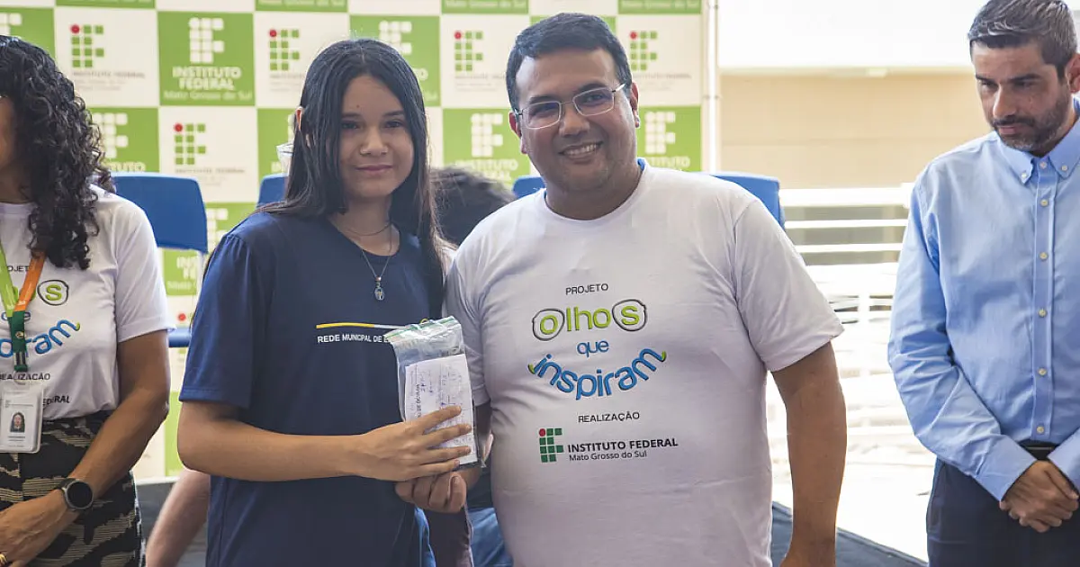 Entrega de óculos beneficia estudantes em ação no IFMS