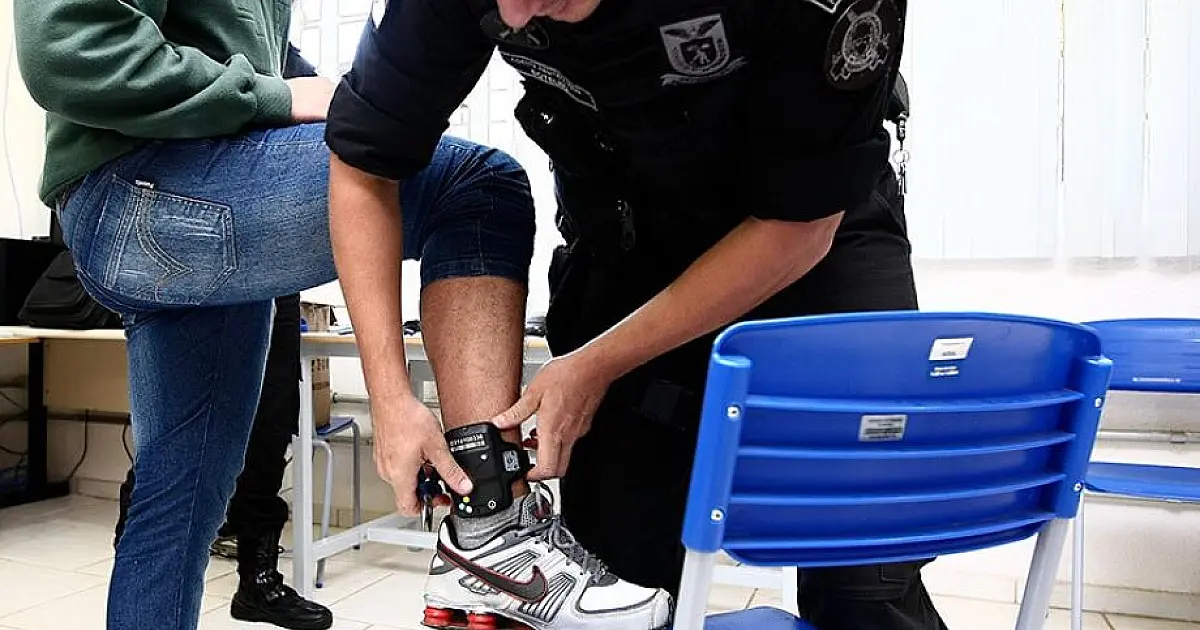 Nova lei torna obrigatória tornozeleira eletrônica para agressores