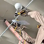 Bombeiros evitam acidente em escola de Corumbá após ventilador ameaçar cair