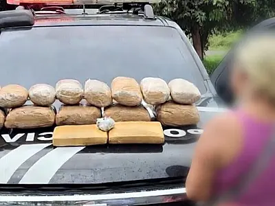Mulher é presa com 11,6 kg de skunk em carro por aplicativo