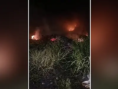 Bombeiros combatem incêndio de grande proporção em terreno baldio de Corumbá