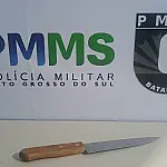 Briga por futebol termina com colombiano esfaqueado na rodoviária de Corumbá