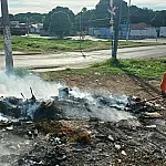 Incêndio em amontoado de lixo mobiliza Corpo de Bombeiros no Popular Velha