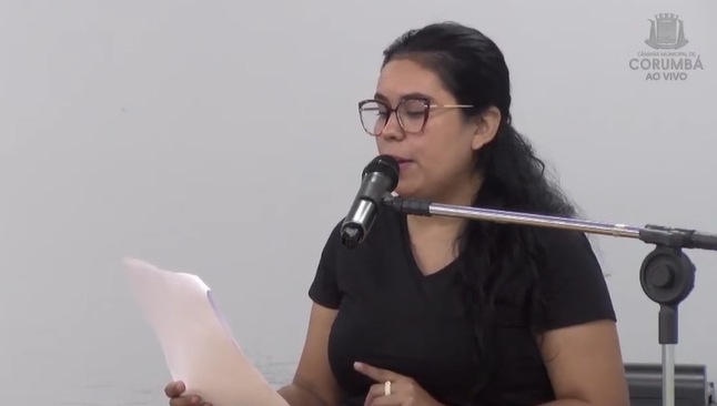 Silvia Vilalva, representante das mães atípicas de Corumbá, discursou na Câmara Municipal em defesa da causa. (Foto: Reprodução)