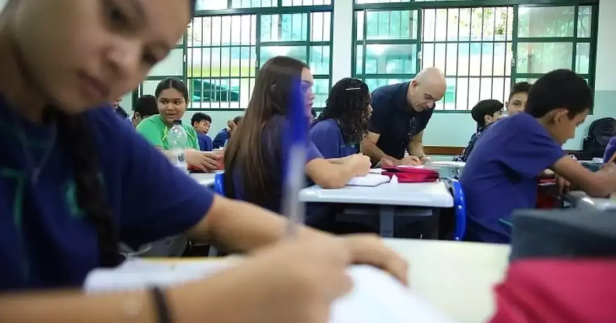 Plano Nacional aperta metas de alfabetização e reforça a infraestrutura escolar