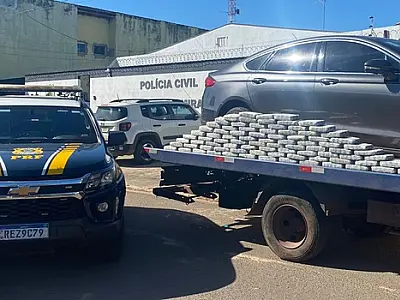 PRF apreende 88 kg de drogas  na BR 262 e prende envolvidos após perseguição