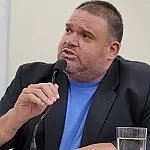 Jovan defende melhor estrutura dos parquinhos nos Centros de Educação Infantil