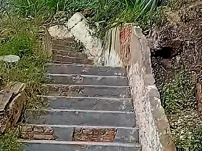 Moradores cobram revitalização de escadaria que liga o Centro ao Beira Rio