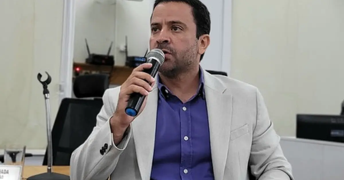 Elinho busca informações sobre falta de medicamentos na Rede Pública de Saúde