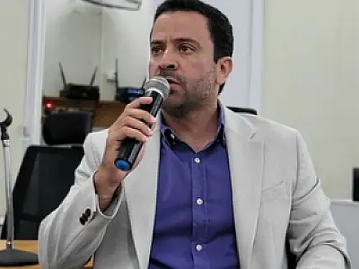 Elinho busca informações sobre falta de medicamentos na Rede Pública de Saúde