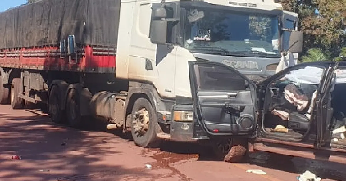 Perseguição na BR-262 termina em colisão frontal com carreta e casal preso em Corumbá