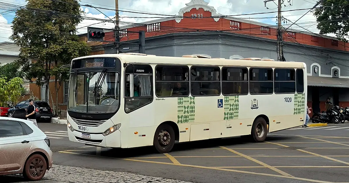 Na Câmara, Hanna questiona renovação da frota de ônibus em Corumbá