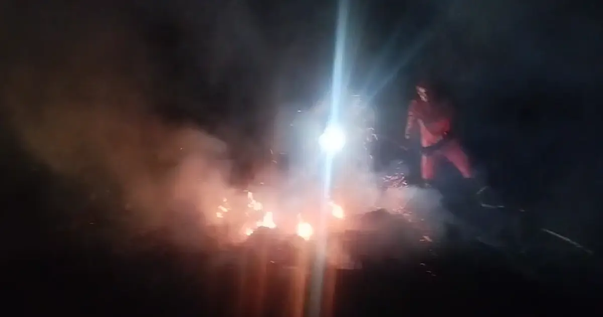 Lixo descartado irregularmente alimenta incêndio de grande proporção em Ladário