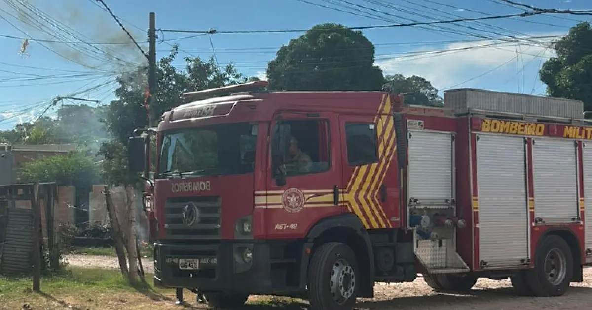 Incêndio em rede elétrica deixou bairro sem energia em Ladário neste domingo