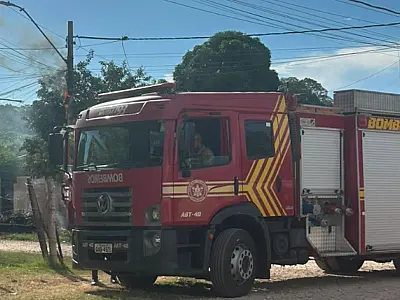 Incêndio em rede elétrica deixou bairro sem energia em Ladário neste domingo