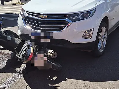 Colisão entre carro e moto mobiliza equipe de resgate no centro de Corumbá