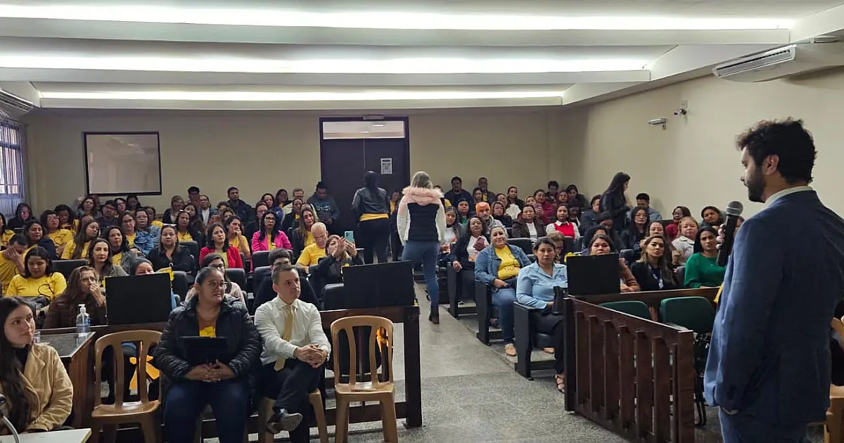 Debate em Corumbá alerta sobre crimes virtuais contra menores