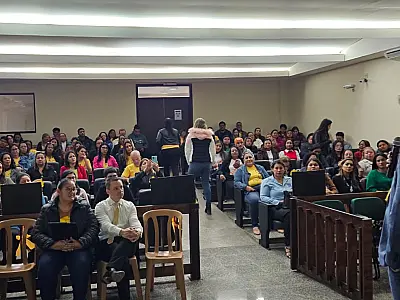 Debate em Corumbá alerta sobre crimes virtuais contra menores