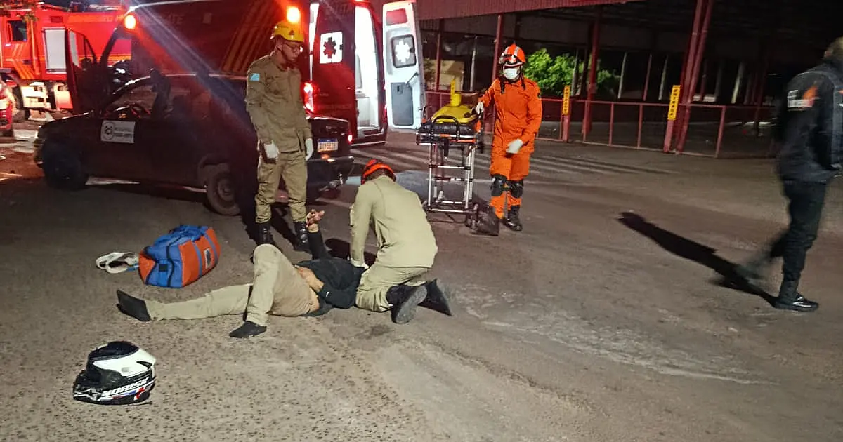 Motociclista fica ferido após queda na Avenida Rio Branco