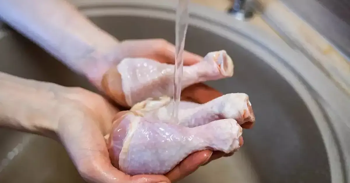 Lavar esses alimentos antes do preparo pode contaminar tudo