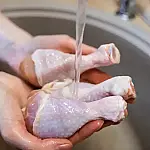 Lavar esses alimentos antes do preparo pode contaminar tudo