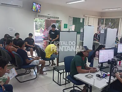População lota Cartório Eleitoral no último dia para regularização do título