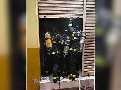 Incêndio em espetaria mobiliza Corpo de Bombeiros na madrugada