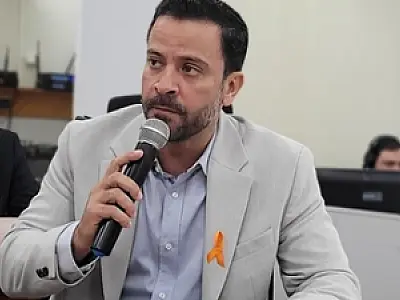 Elinho cobra obras emergenciais em escola de Albuquerque