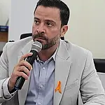 Elinho cobra obras emergenciais em escola de Albuquerque