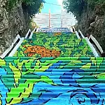 Escadaria histórica de Corumbá vira tela gigante em intervenção urbana