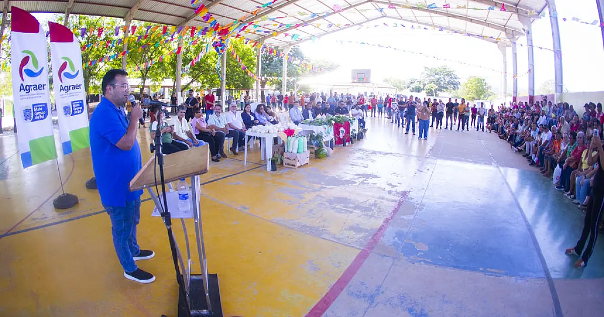 Famílias recebem títulos de terra em assentamento de Corumbá